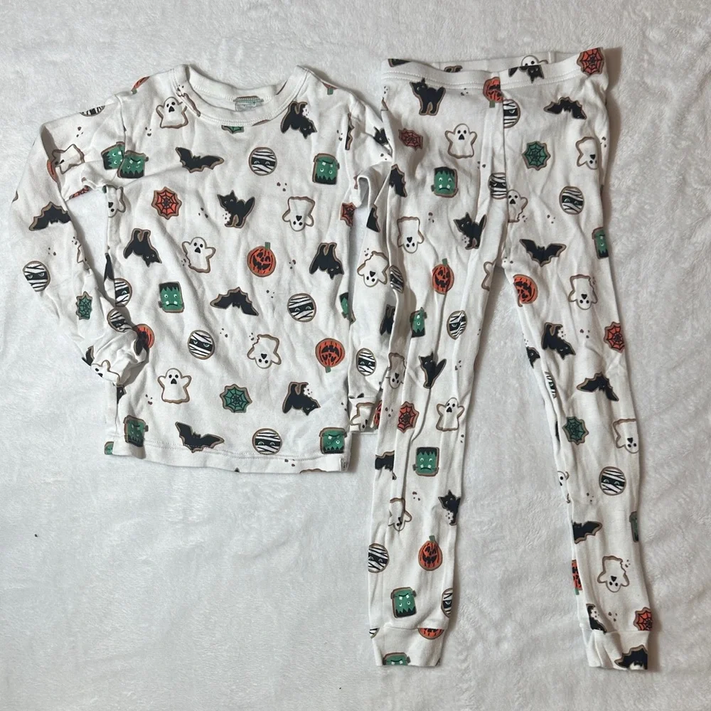 NWOT bundle of 3 pair Halloween theme pajama sets size 5